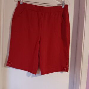 QUACKER FACTORY WOMEN'S MEDIUM RED PULL ON SHORTS